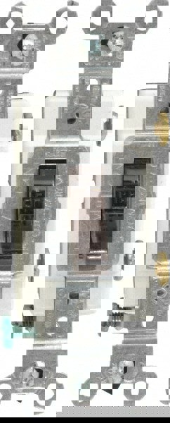 1 Pole, 120 to 277 VAC, 15 Amp, Commercial Grade Toggle Wall Switch